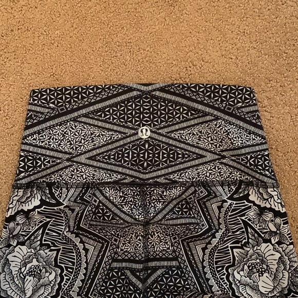 Lululemon mid-rise leggings size 2. Full length - Picture 3 of 3